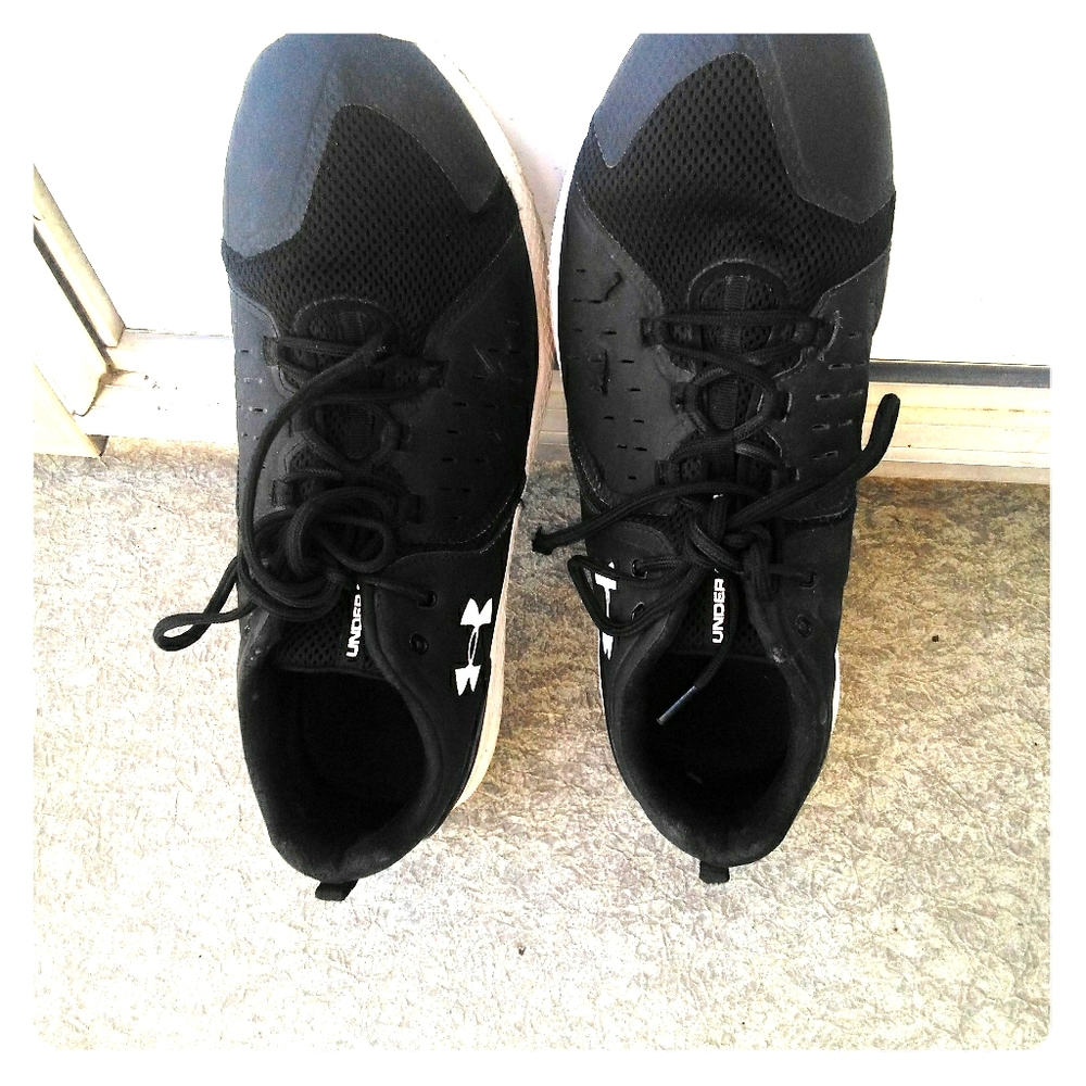 Under Armour CHARGED Sneakers